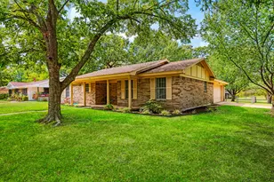 210 31st St SW, Paris, TX 75460 - Photo 2