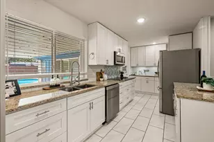 633 Lewis Dr, Hurst, TX 76054 - Photo 4
