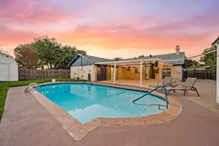 633 Lewis Dr, Hurst, TX 76054 - Photo 2