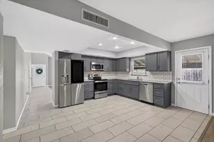 4721 Woodfield Dr, Arlington, TX 76016 - Photo 10