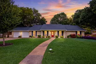2811 Reedcroft Dr, Farmers Branch, TX 75234 - Photo 2