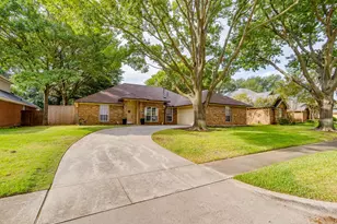 2637 Surrey Woods Rd, Flower Mound, TX 75028 - Photo 2