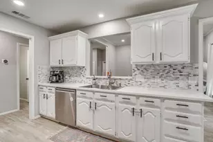 2637 Surrey Woods Rd, Flower Mound, TX 75028 - Photo 10