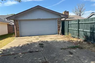 2302 Phoenix Dr, Garland, TX 75040 - Photo 12