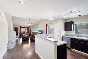951 Zachary Dr, Arlington, TX 76002 - Photo 4