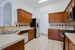 2459 Frontier Dr, Grand Prairie, TX 75052 - Photo 6