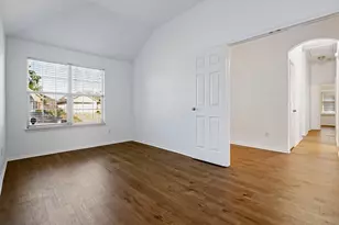 2459 Frontier Dr, Grand Prairie, TX 75052 - Photo 10
