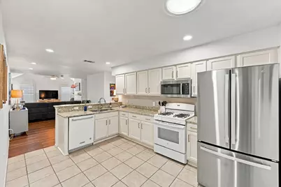 1002 Bridges Drive, Arlington, TX 76012 - Photo 16