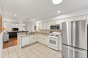 1002 Bridges Dr, Arlington, TX 76012 - Photo 16