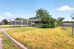 208 D St, Whitesboro, TX 76273 - Photo 22