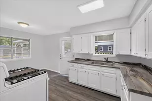 208 D St, Whitesboro, TX 76273 - Photo 6