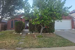 311 Kingfisher Ln, Arlington, TX 76002 - Photo 1