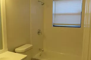 1031 Cresthaven Dr, Lancaster, TX 75134 - Photo 10