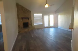 1031 Cresthaven Dr, Lancaster, TX 75134 - Photo 2