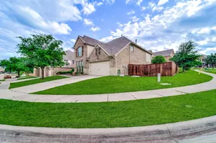 419 Aylesbury Dr, Roanoke, TX 76262 - Photo 2