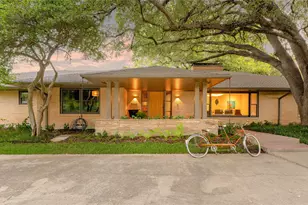 906 Leatrice Dr, Dallas, TX 75208 - Photo 2