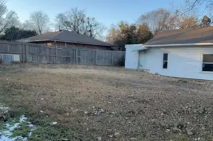 307 W Main St, Pilot Point, TX 76258 - Photo 4