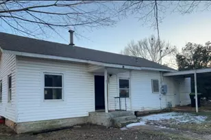307 W Main St, Pilot Point, TX 76258 - Photo 2