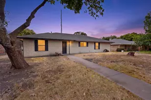 214 Buffalo Creek Dr, Waxahachie, TX 75165 - Photo 1