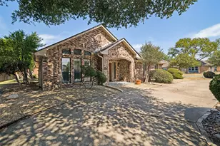 2501 Radcliffe Dr, Rowlett, TX 75088 - Photo 2