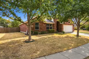 2412 Clubhouse Dr, Denton, TX 76210 - Photo 2