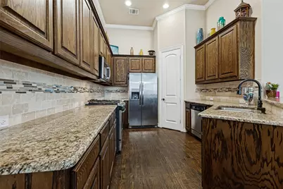 2211 Eriksson Lane, Dallas, TX 75204 - Photo 10