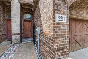 2211 Eriksson Ln, Dallas, TX 75204 - Photo 2