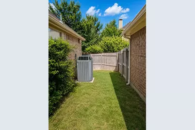 8708 Wellington Road, Irving, TX 75063 - Photo 20