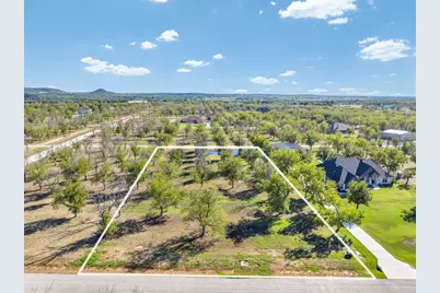 1031 E Landings N, Granbury, TX 76049 - Photo 1