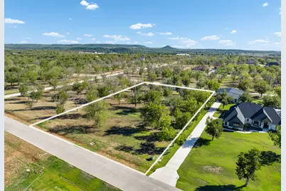 1031 E Landings N, Granbury, TX 76049 - Photo 2