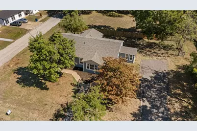610 N Shawnee Street, Ennis, TX 75119 - Photo 38