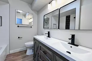 8945 Flicker Ln, Dallas, TX 75238 - Photo 12
