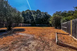 8945 Flicker Ln, Dallas, TX 75238 - Photo 24
