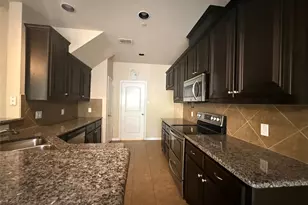 217 Barrington Ln, Lewisville, TX 75067 - Photo 4