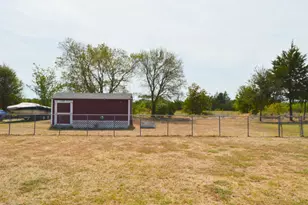 528 N 5th St, Quinlan, TX 75474 - Photo 14