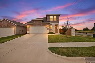 900 Crockett St, Aubrey, TX 76227 - Photo 2