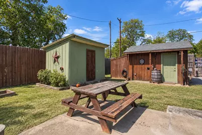 215 W Munson Street, Denison, TX 75020 - Photo 24