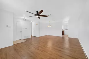 4 E Mountain Creek Ct, Grand Prairie, TX 75052 - Photo 4