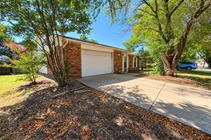 305 S Willow St, Mansfield, TX 76063 - Photo 4