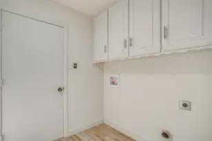 2421 Meadow Vw, Bedford, TX 76021 - Photo 16