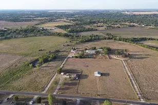 203 Farrar Rd, Waxahachie, TX 75165 - Photo 2