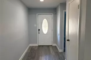 1025 Fox River Ln, Fort Worth, TX 76120 - Photo 2