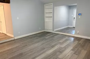 1025 Fox River Ln, Fort Worth, TX 76120 - Photo 4