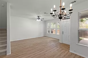565 Legends Dr, Lewisville, TX 75057 - Photo 4