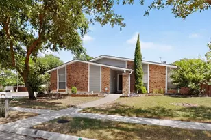 1901 Paxton Dr, Carrollton, TX 75007 - Photo 2