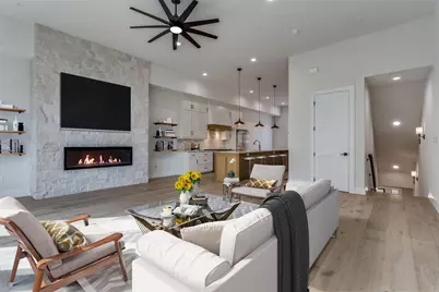 250 E Dallas Street #114, Grapevine, TX 76051 - Photo 2