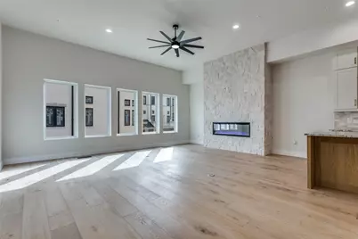 250 E Dallas Street #114, Grapevine, TX 76051 - Photo 4
