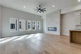 250 E Dallas St, Grapevine, TX 76051 - Photo 4