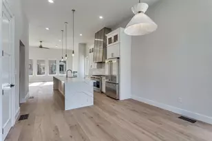 250 E Dallas St, Grapevine, TX 76051 - Photo 14