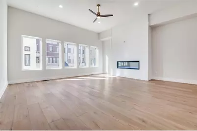 250 E Dallas Street #124, Grapevine, TX 76051 - Photo 2